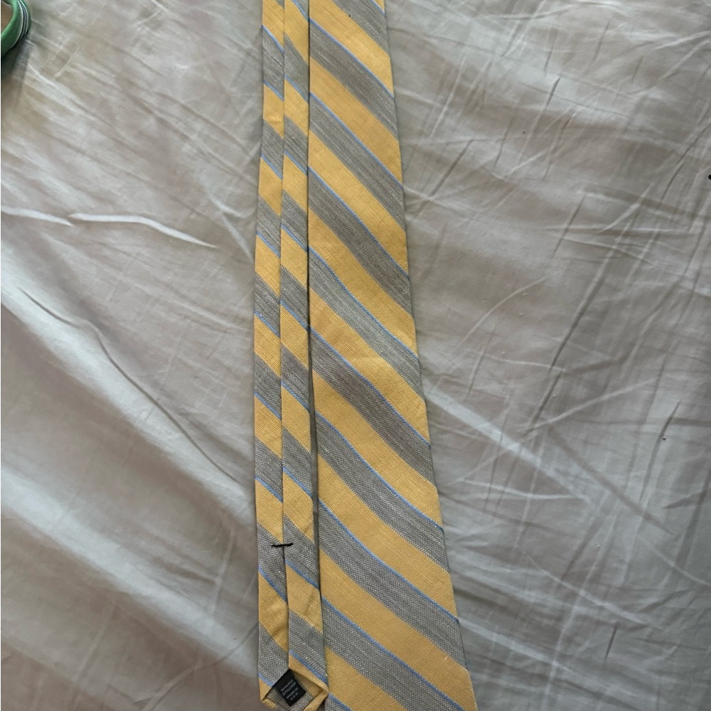 Bloomingdale's Yellow and Gray Silk Striped Tie